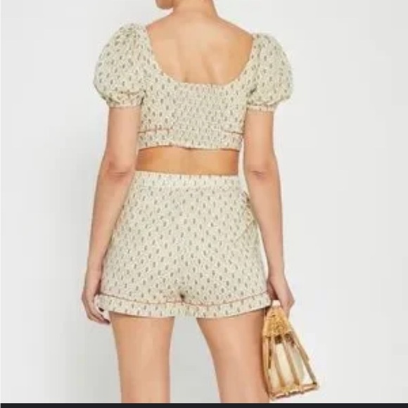Kourt two- piece Crop Top Blouse Short Set -Size Medium floral - Picture 2 of 13